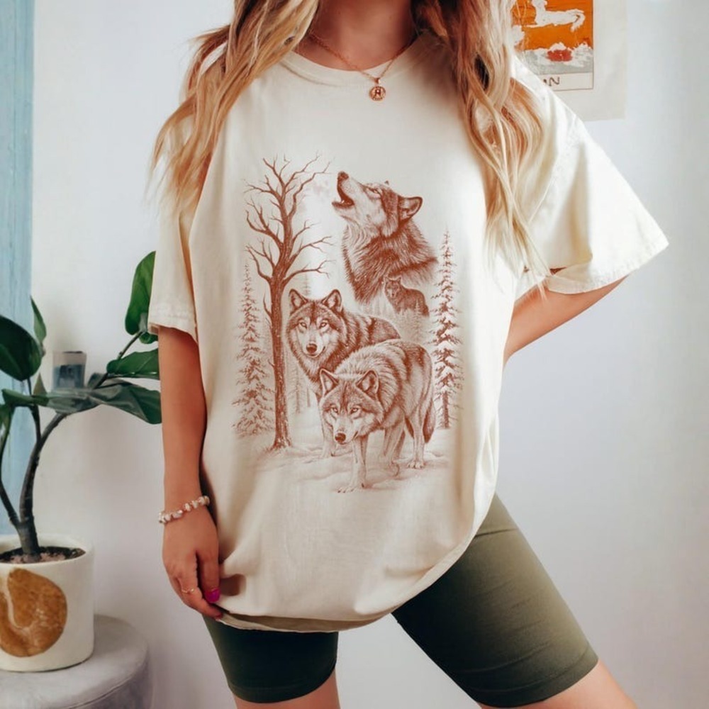 90s Wolf Howling Moon T-Shirt Natural